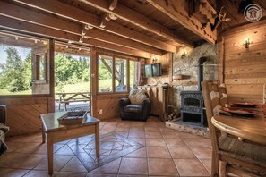 TV, DVD-spiller og stereoanlegg