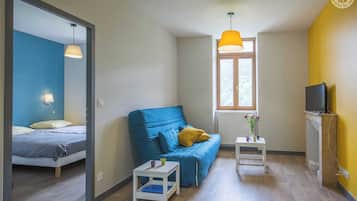2 bedrooms, iron/ironing board, travel cot, free WiFi