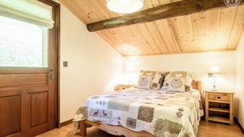 3 slaapkamers, een strijkplank/strijkijzer, reisbedje, gratis wifi