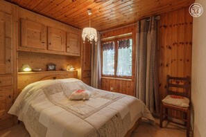 3 bedrooms, iron/ironing board, travel cot, free WiFi
