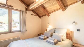 5 slaapkamers, een strijkplank/strijkijzer, reisbedje, gratis wifi