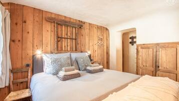 5 slaapkamers, een strijkplank/strijkijzer, reisbedje, gratis wifi