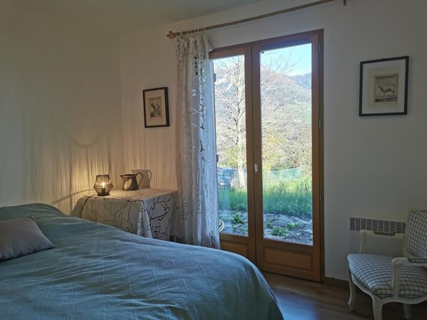 3 bedrooms, iron/ironing board, travel crib, free WiFi