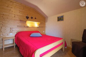 2 chambres, fer et planche à repasser, lit parapluie, Wi-Fi gratuit