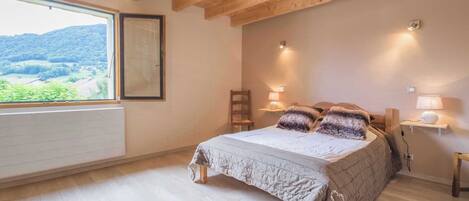 3 عدّة غرف نوم ومكواة/لوح كي وسرير سفر وواي فاي مجانًا