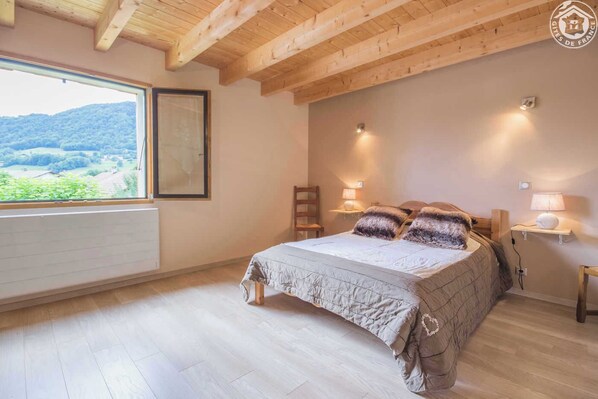 3 bedrooms, iron/ironing board, travel cot, free WiFi - LA GRANGE A YOYO - CESARCHES (CESARCHES)