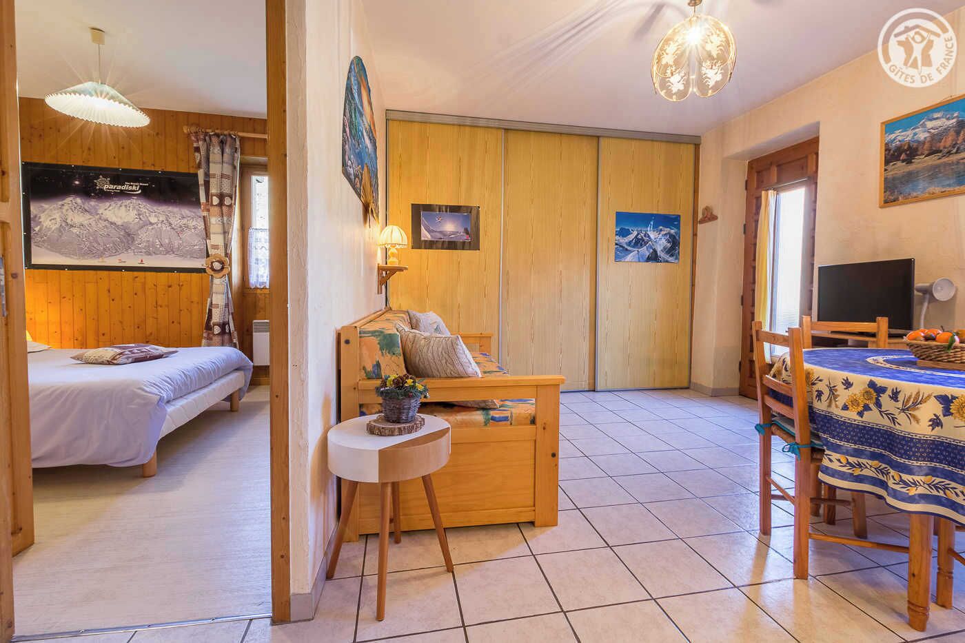 1 chambre, fer et planche à repasser, lit parapluie, Wi-Fi gratuit