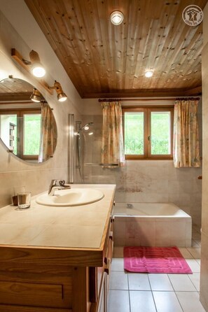 Bathtub, hair dryer - LA LISTIERE - BEAUFORT ARECHES (BEAUFORT-ARECHES)