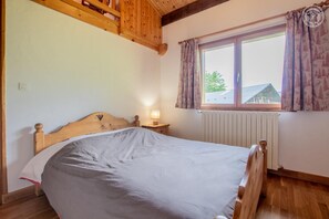 4 chambres, fer et planche à repasser, lit parapluie, Wi-Fi gratuit