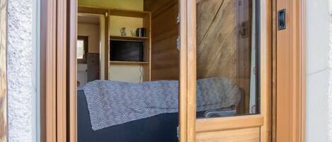 1 chambre, fer et planche à repasser, lit parapluie, Wi-Fi gratuit