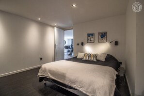 2 soverom, strykejern/-brett og wi-fi (inkludert)