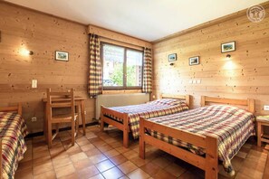 2 chambres, fer et planche à repasser, lit parapluie, Wi-Fi gratuit