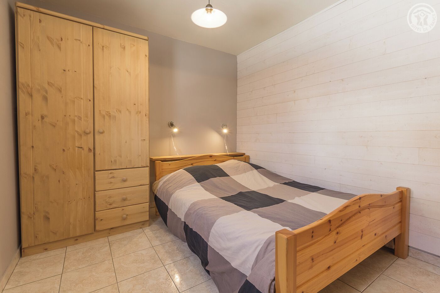 3 bedrooms, iron/ironing board, travel cot, free WiFi