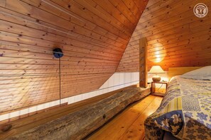 2 bedrooms, iron/ironing board, travel cot, free WiFi