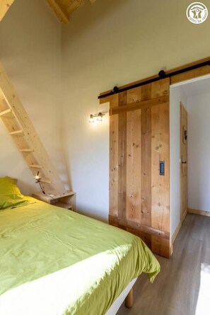2 bedrooms, iron/ironing board, travel crib, bed sheets - LE GRENIER - HAUTELUCE LES SAISIES (HAUTELUCE LES SAISIES)