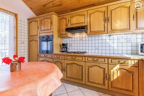 Fridge, microwave, oven, stovetop - Self-catering - ALBIEZ MONTROND (ALBIEZ MONTROND)