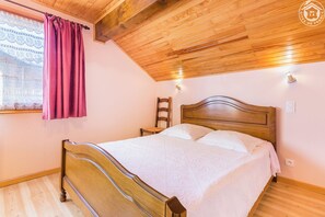 4 Schlafzimmer, Bügeleisen/Bügelbrett, Reisekinderbett