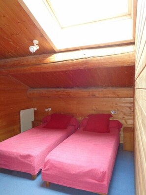 3 bedrooms, iron/ironing board