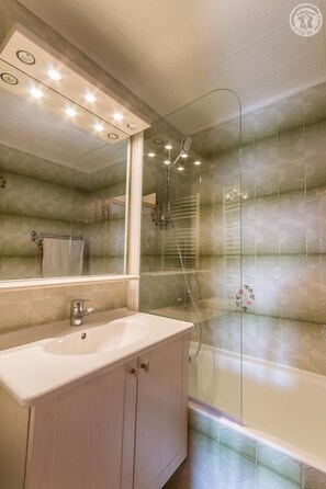 Badewanne, Haartrockner