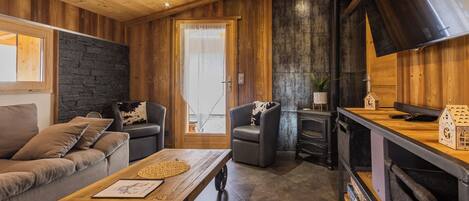 Télévision, lecteur de DVD, chaîne hi-fi