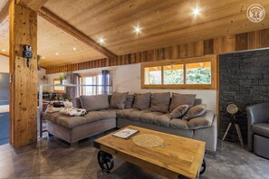 Tv, dvd-afspiller, stereoanlæg