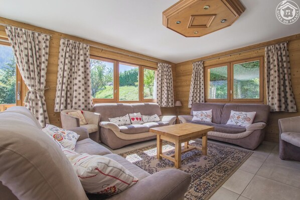 TV, fireplace, DVD player, stereo