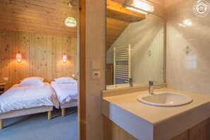 5 bedrooms, iron/ironing board, travel cot, free WiFi