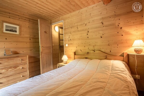 5 bedrooms, iron/ironing board, travel cot, free WiFi
