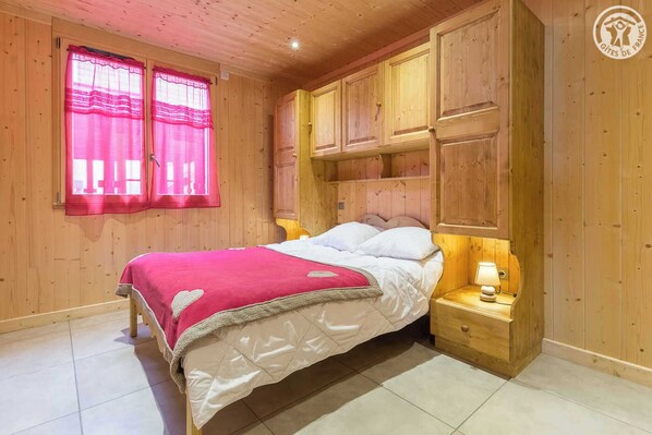 2 bedrooms, iron/ironing board