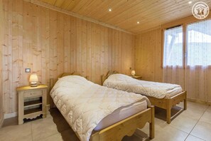 2 chambres, fer et planche à repasser