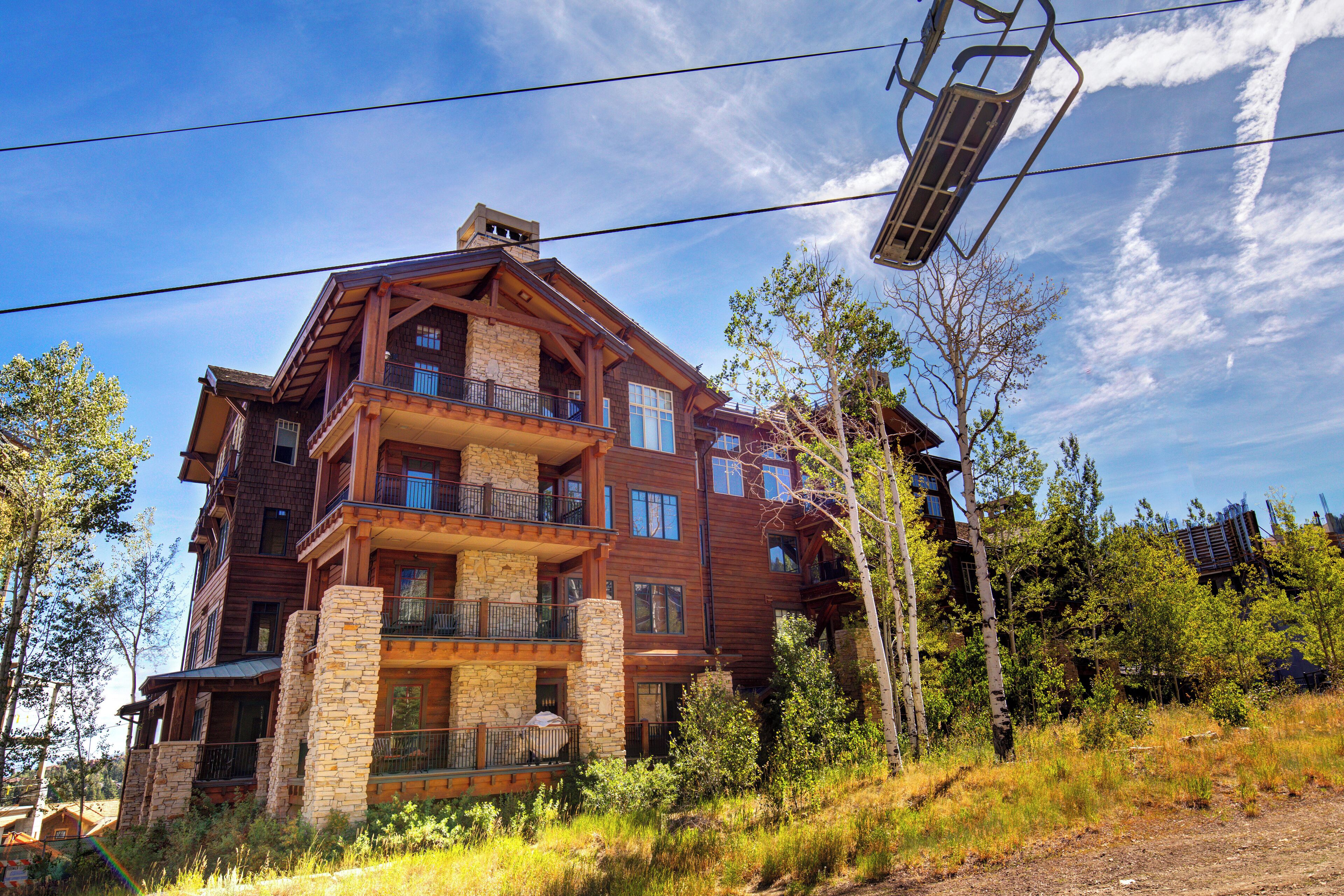 Deer Valley 3 BR, Luxury Condo, Amazing Views w/ Private Balcony Slope Side - Hot Tub!