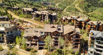 Deer Valley Ski In/Out, Luxury Condo, Amazing Views w/ Private Balcony Slope Side - Hot Tub!