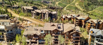 Deer Valley Ski In/Out, Luxury Condo, Amazing Views w/ Private Balcony Slope Side - Hot Tub!