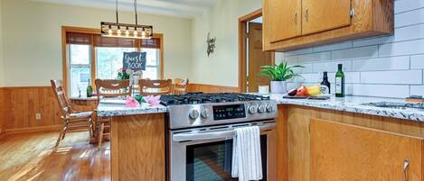 Fridge, microwave, stovetop, dishwasher