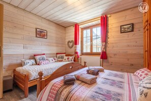 2 bedrooms, iron/ironing board, travel cot, free WiFi