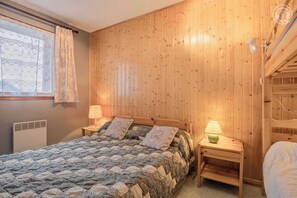 1 bedroom, iron/ironing board, travel crib - RESIDENCE LE PLEIN SUD N°4 (ALBIEZ MONTROND)