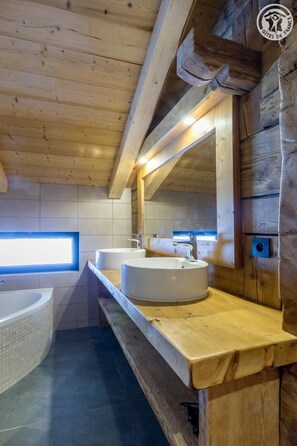 Badekar, hårtørrer