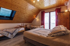 3 bedrooms, iron/ironing board, free WiFi