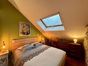 2 bedrooms, iron/ironing board, travel crib, free WiFi