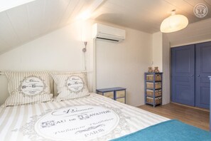 2 slaapkamers, een strijkplank/strijkijzer, reisbedje, gratis wifi