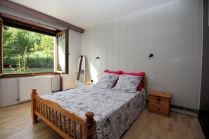 1 Schlafzimmer, Bügeleisen/Bügelbrett, Reisekinderbett, kostenloses WLAN