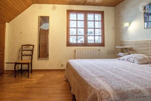 3 chambres, fer et planche à repasser, lit parapluie, Wi-Fi gratuit