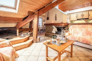 TV, fireplace, stereo