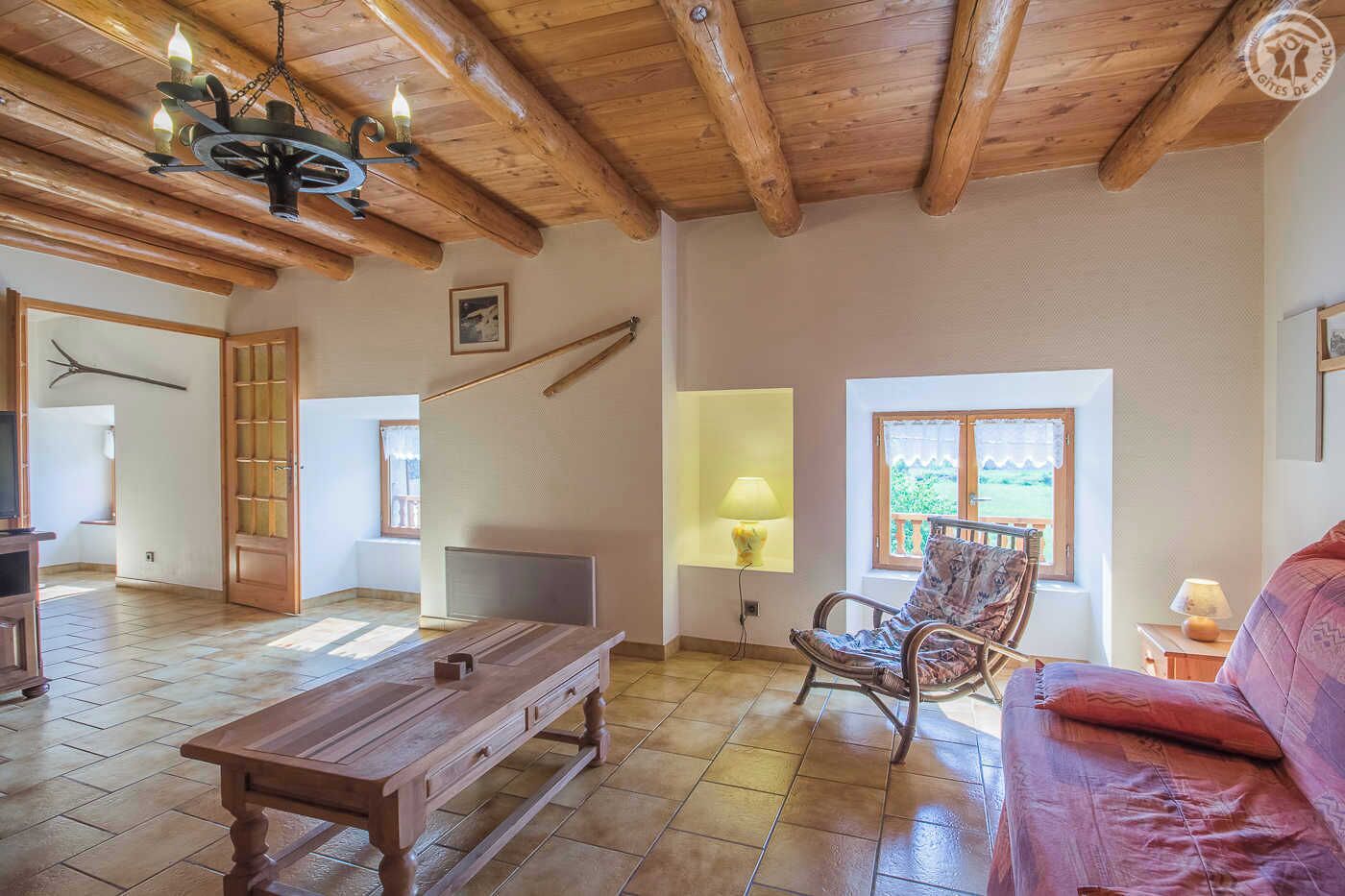 Télévision, cheminée, lecteur de DVD