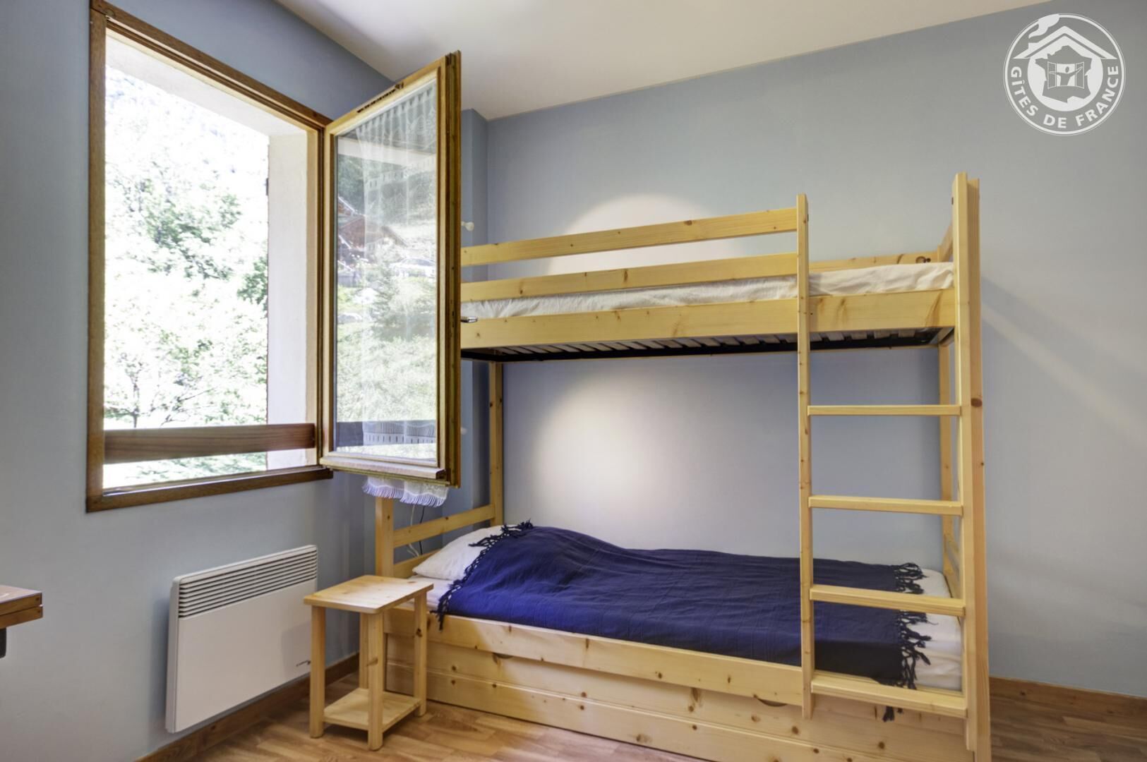 2 bedrooms, iron/ironing board, travel cot, free WiFi