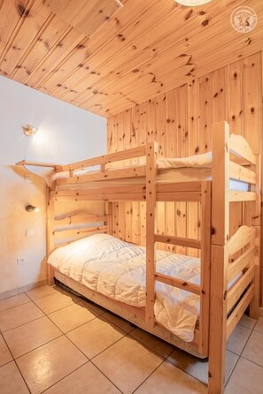 4 Schlafzimmer, Bügeleisen/Bügelbrett, Reisekinderbett, kostenloses WLAN