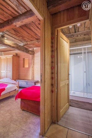 3 chambres, fer et planche à repasser, lit parapluie, Wi-Fi gratuit