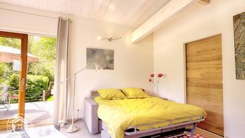 2 habitaciones, tabla de planchar con plancha y cuna de viaje