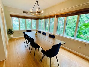 Dining - Candlewood Isle Cabin ~Dog-Friendly ~Lake Access~ Beach, Tennis, Basketball  (New Fairfield)