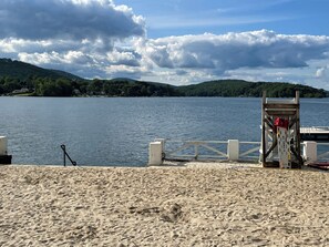 Beach nearby, sun-loungers, beach towels